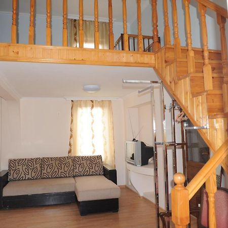 Apartment on Prospekt Mira 71 Soechoemi Buitenkant foto