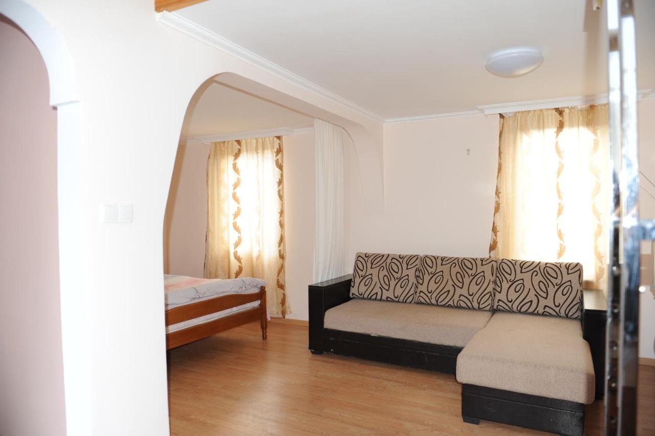 Apartment on Prospekt Mira 71 Soechoemi Buitenkant foto