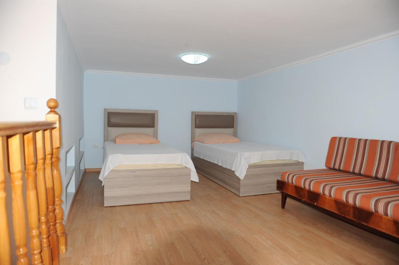 Apartment on Prospekt Mira 71 Soechoemi Buitenkant foto