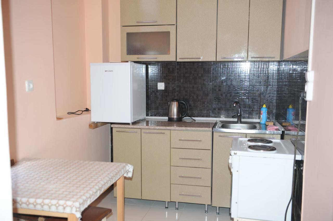 Apartment on Prospekt Mira 71 Soechoemi Buitenkant foto